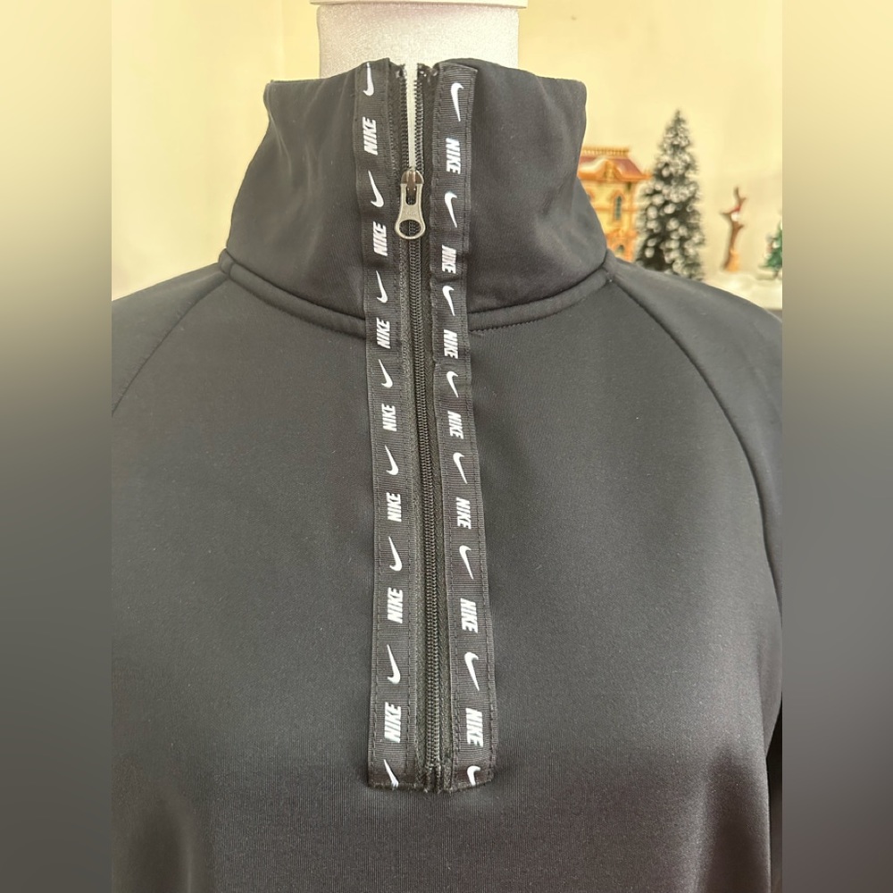 Women’s Nike 3/4 Zip Up Sweatshirt. Size Small.